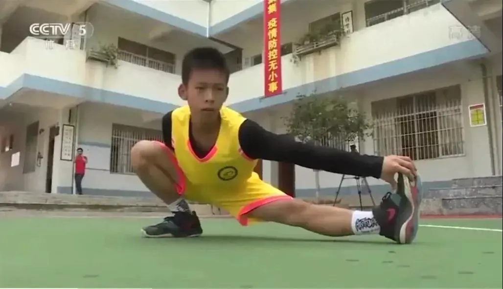 怎样制作一份图文并茂的篮球规则指南?_1